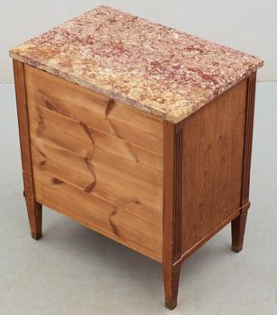 BYRÅ, gustaviansk stil, 1800-talets slut/1900-talets början.