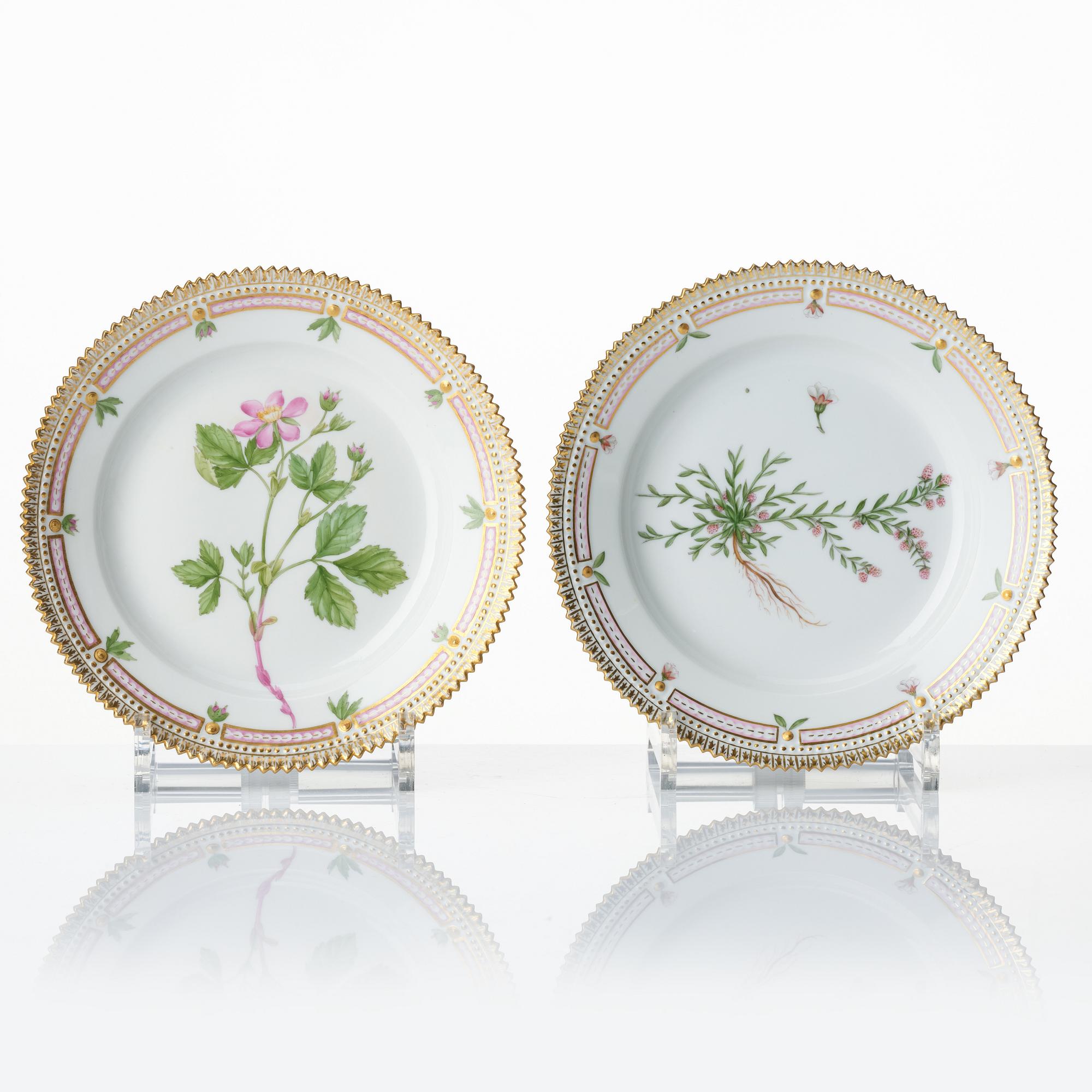 A set of 12 Royal Copenhagen 'Flora Danica' dishes, Denmark, 20th century.