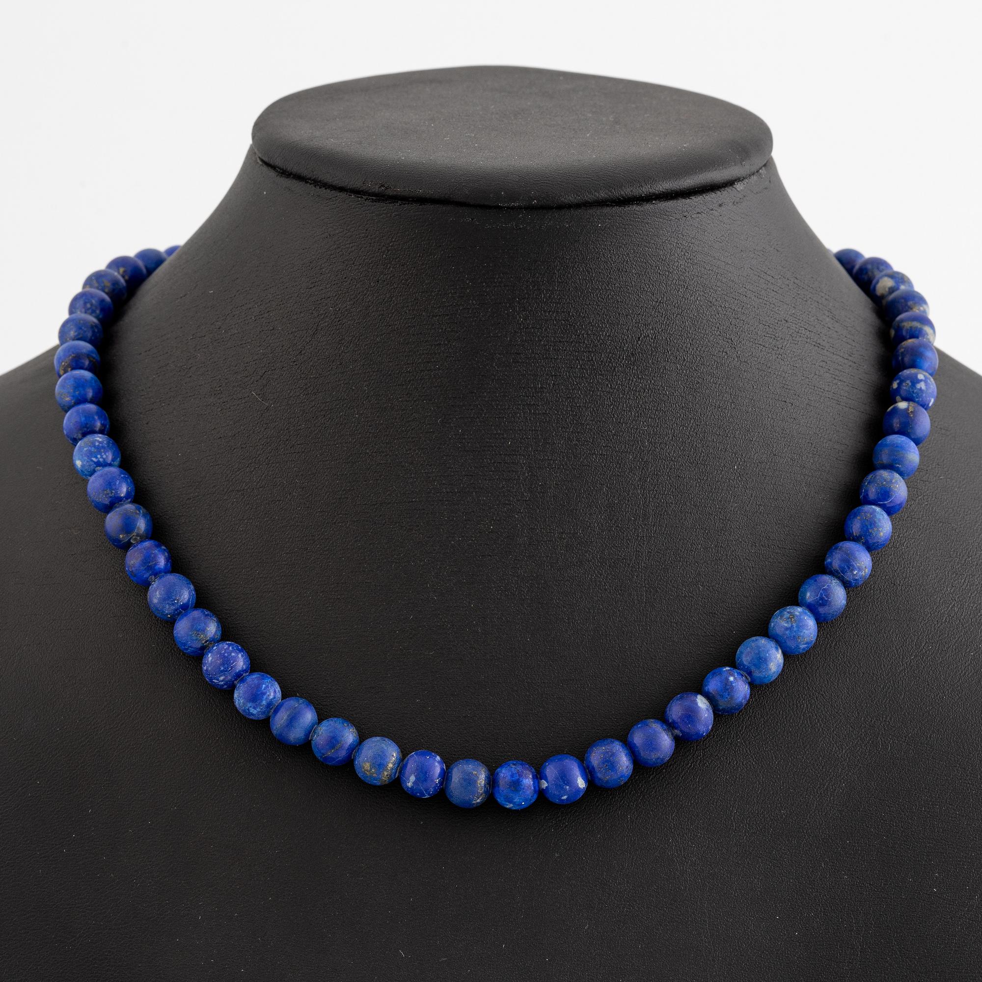 Ole Lynggaard, crown lock 18K gold, with three stone collets with prongs.