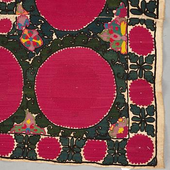 Broderi, antik Uzbekistan suzani, sannolikt Tashkent, ca 231,5-237,5 x 160-161 cm.