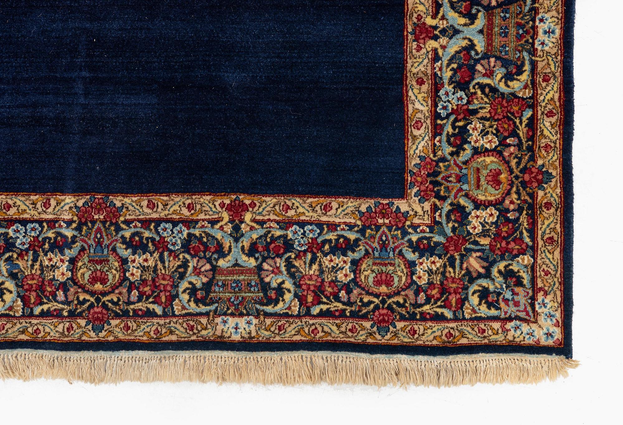 Matta, semiantik "Lion and Sun" Kirman, ca 243 x 144 cm.