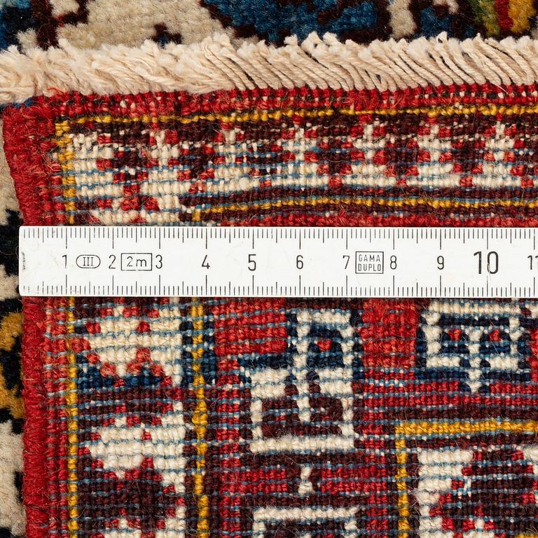 A semi-antique Mobarakeh-Esfahan rug, ca 206 x 144 cm.