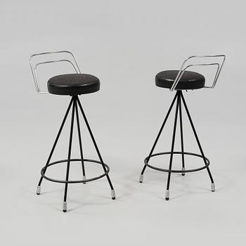 BARDISK samt BARSTOLAR, 3 st, 1950/60-tal.