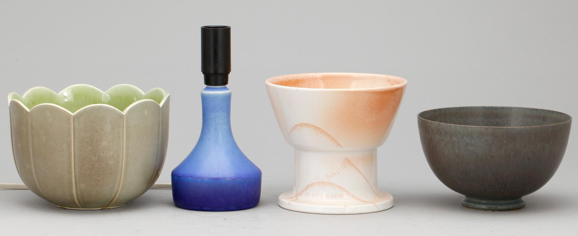 PARTI KERAMIK, 4 delar, bla Margareta Sven Hennix och Weisfeldt, Gustavsberg. 1900-tal.