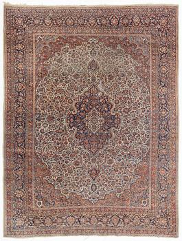 A semi antique Keshan/Sarouk carpet, circa 335 x 260 cm.