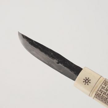 Kjell-Åke Kitok, a reindeer horn knife, signed.