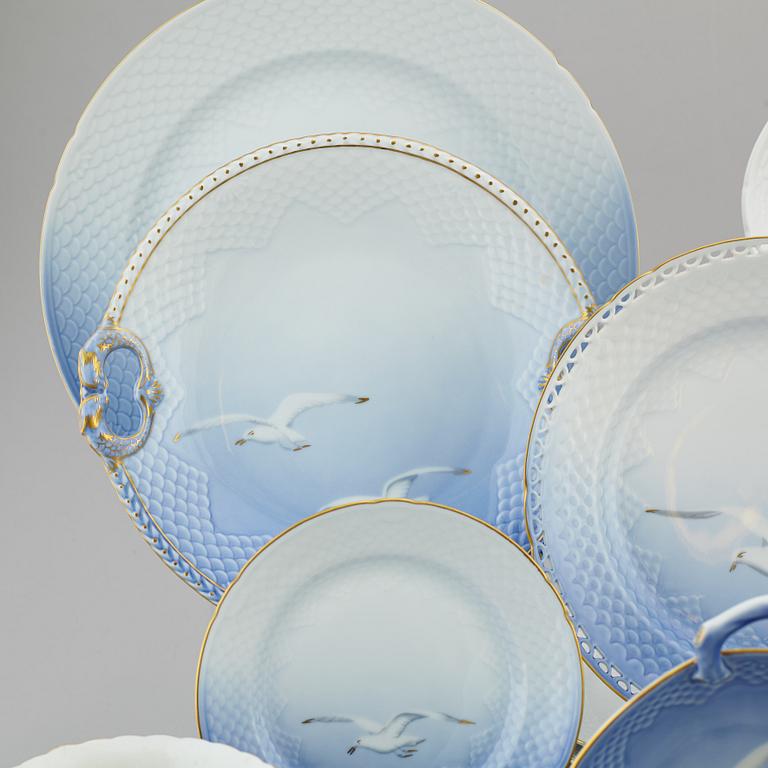 A 'Måsen' service, Bing & Grøndahl (52 pc).