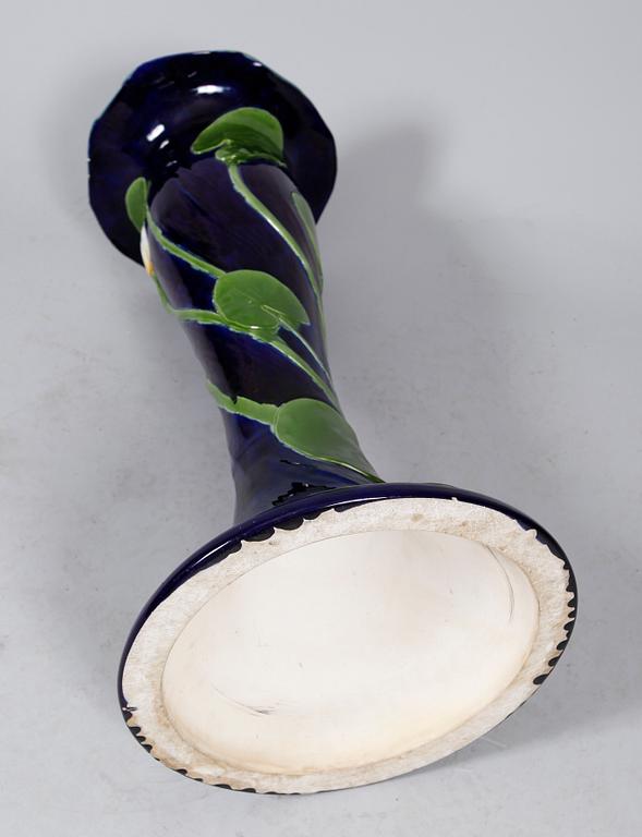 YTTERFODER MED PIEDESTAL, majolika, Rörstrand, jugend, tidigt 1900-tal.