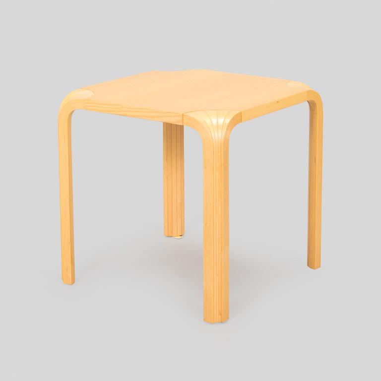 Alvar Aalto, pall X601, Artek 1999.