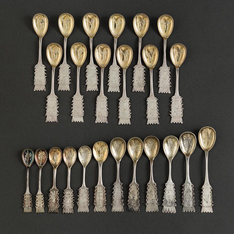 SKEDAR, 24 st, lappsilver, 1900-tal. Flertalet av CO Persson, Haparanda. Tot vikt 275 gram.