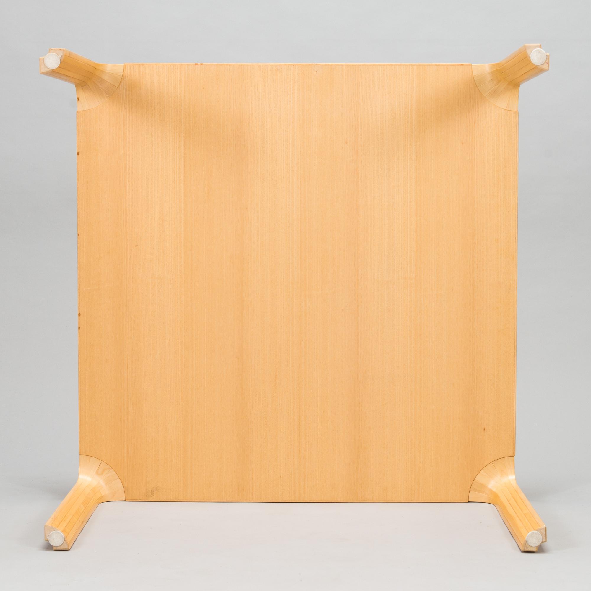 Alvar Aalto, soffbord, MX800B, Artek. Modellen formgiven år 1954.