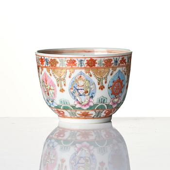 A 'barragon tumed' famille rose cup, Qing dynasty, 19th century.