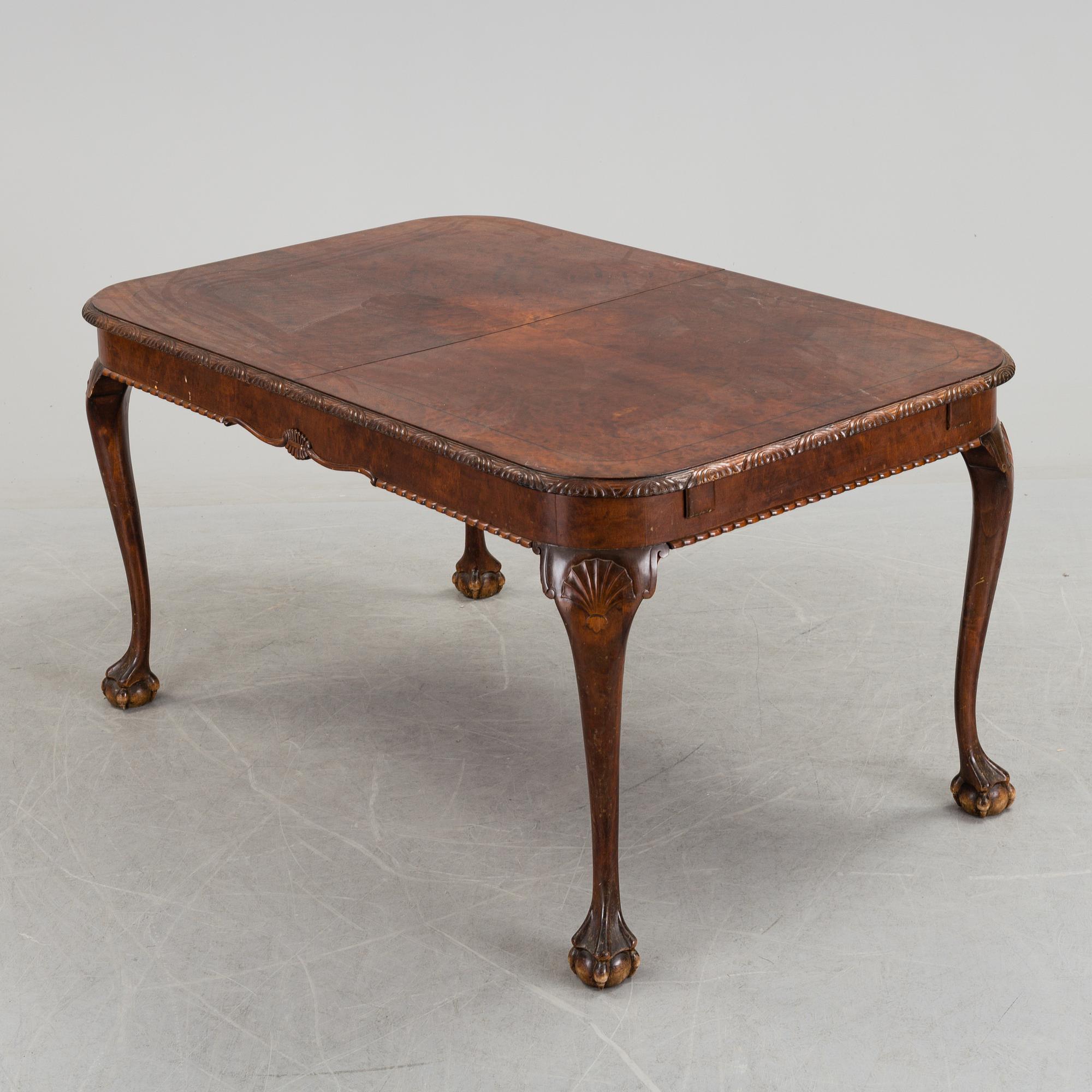 A 1920's 7 piece Chippendale-style dining group.