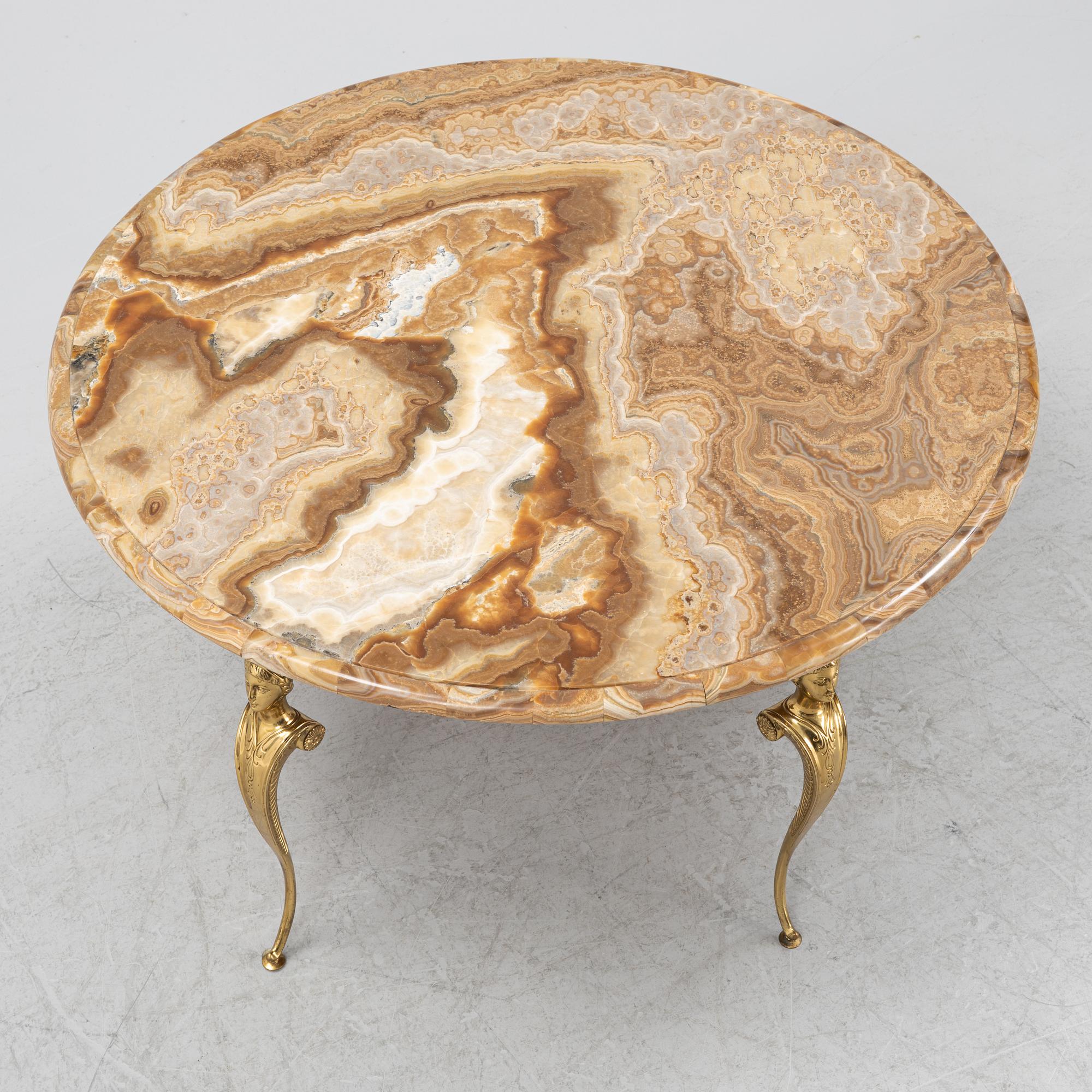 A late 20th century coffee table.