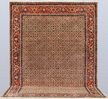 A Sarouk carpet, approx. 337 x 243 cm.