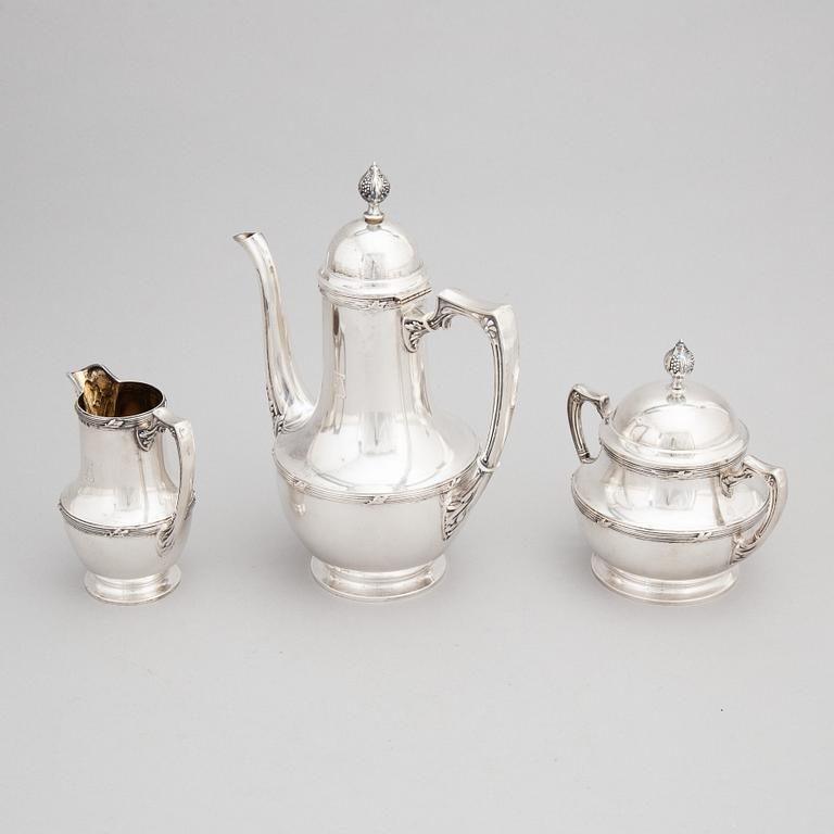 A Finnish Parcel-gilt Silver Art Nouveau Coffee Pot, Creamer and Sugarbowl, mark of Uusi Kultaseppä Oy, Helsinki 1912.