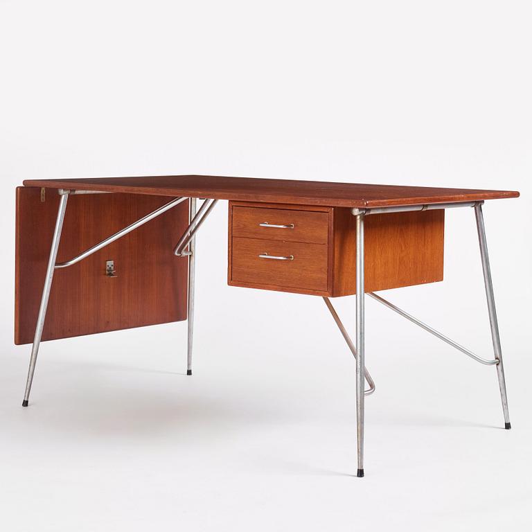 Børge Mogensen, a teak desk and chair, Søborgs Møbelfabrik, Danmark 1950s.