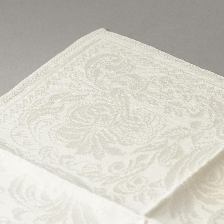 A tablecloth and napkins, 8 pcs., linen damask, "Strödda blommor", signed C.W. T:tORP, SVERIGE.