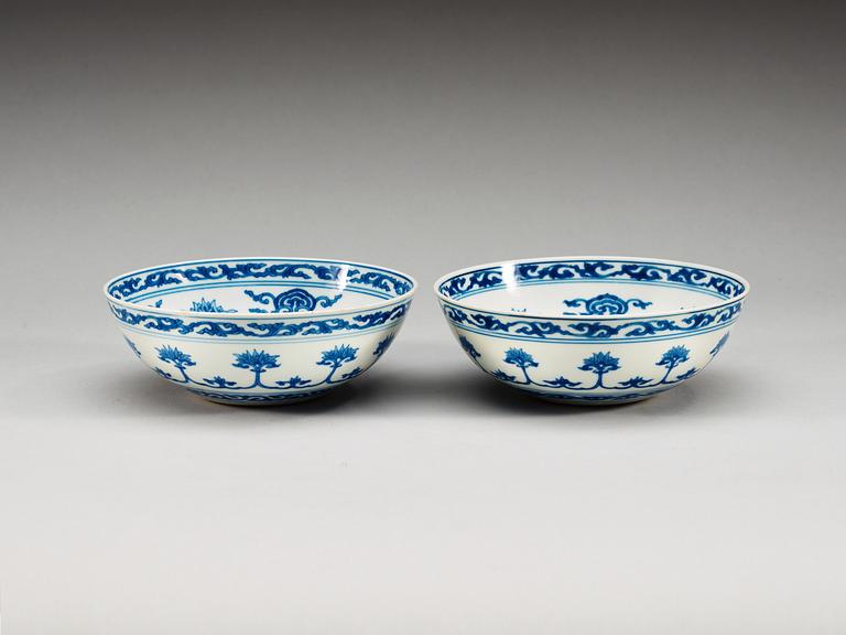 A pair of blue and white bowls, Qing dynasty,  18th Century.