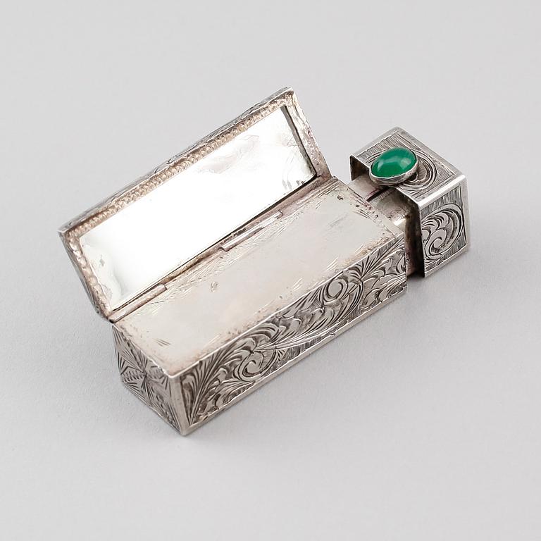 VÄSKA, DOSA, LÄPPSTIFT SAMT CHAMPAGNEVISP, silver, 1800/1900-tal. Vikt ca 154 g.