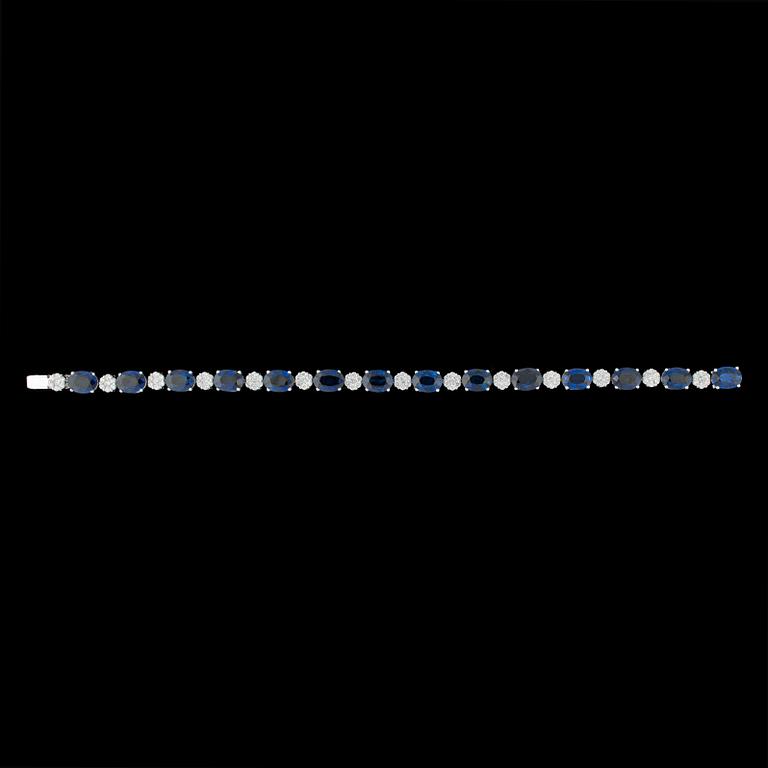 ARMBAND, fasettslipade blå safirer, 15.75 ct och briljantslipade diamanter, tot. 1.66 ct.