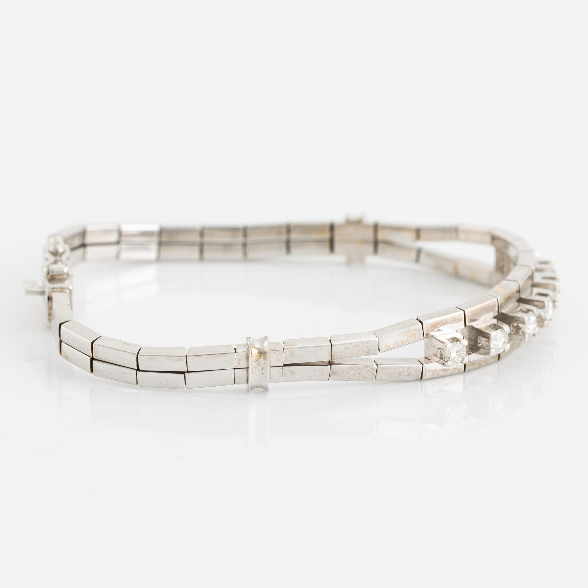 Bracelet, white gold with brilliant-cut diamonds.