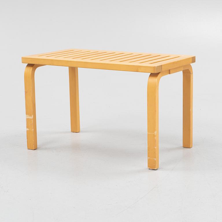 Alvar Aalto, bänk, modell 153B, Artek, Finland.