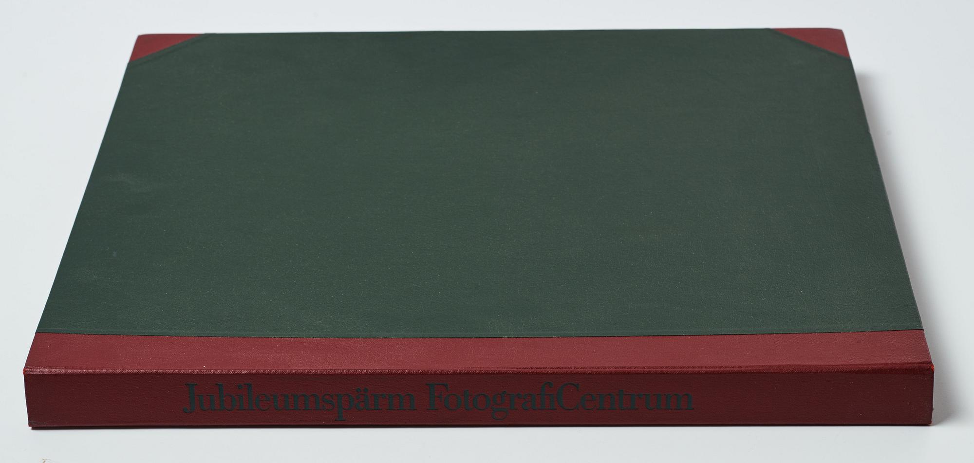Portfolio, 10 gelatin silver prints, numbered 19/110, Jubileumspärm Fotograficentrum.