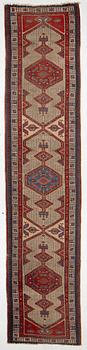 A Sarab/Hamadan runner, antique, c. 430 x 95 cm.