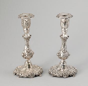 LJUSSTAKAR, ett par, nyrokoko, Ernst Gustaf Markström, Uppsala, 1872. Vikt 495g.