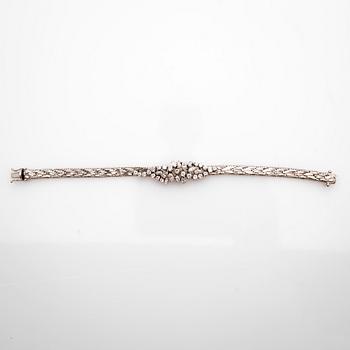 Bracelet, 18K white gold with cabochon-cut and brilliant-cut diamonds.