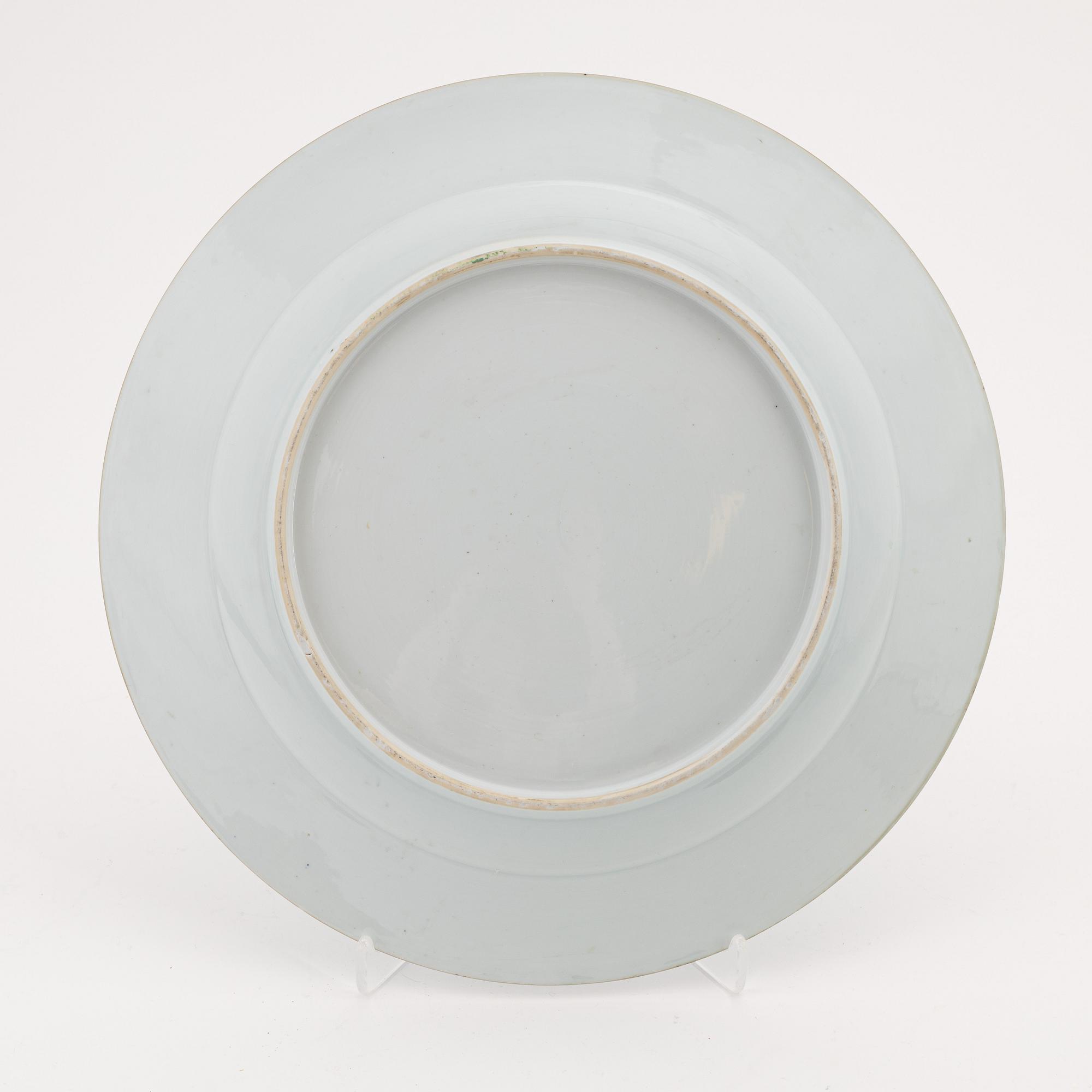 A blue and white serving dish, Qing dynasty, Qianlong (1736-95).
