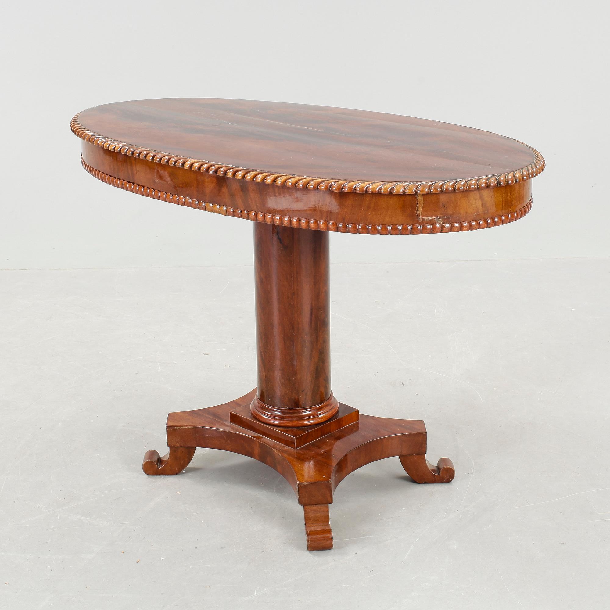 SALONGSBORD, nyrokoko, omkring 1800-talets slut.