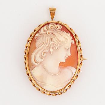 Brosch/hänge med snäckskalscamé.