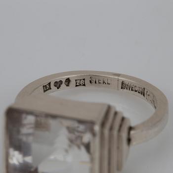 RING, silver och bergkristall, Wiwen Nilsson, Lund, 1950. Total vikt 10 g.