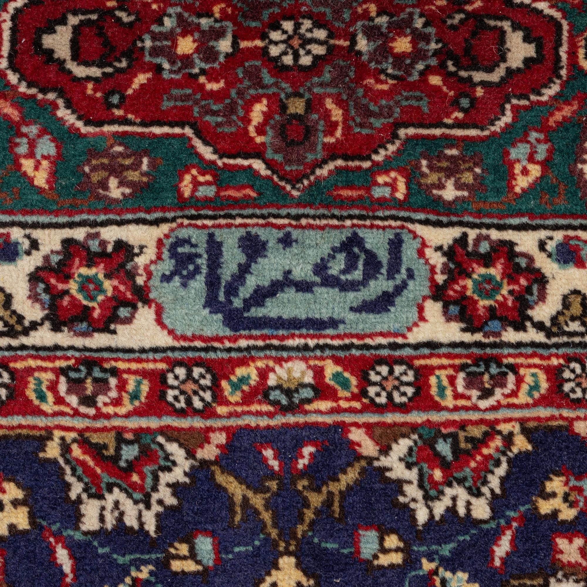 Matta, Old, Täbris, signerad, ca 290 x 206 cm.