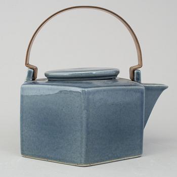SIGNE PERSSON-MELIN, a six-sided teapot by Rörstrand.