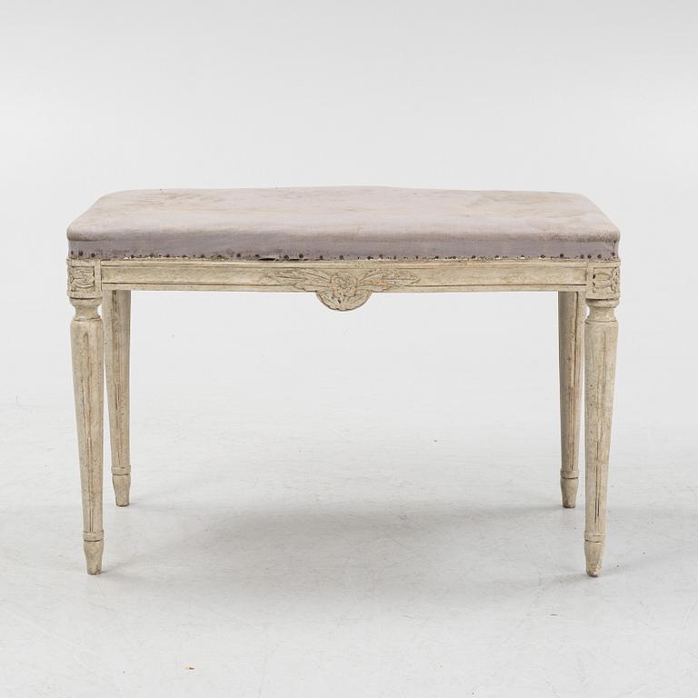 Bänk, gustaviansk stil, 1900-talets första hälft.