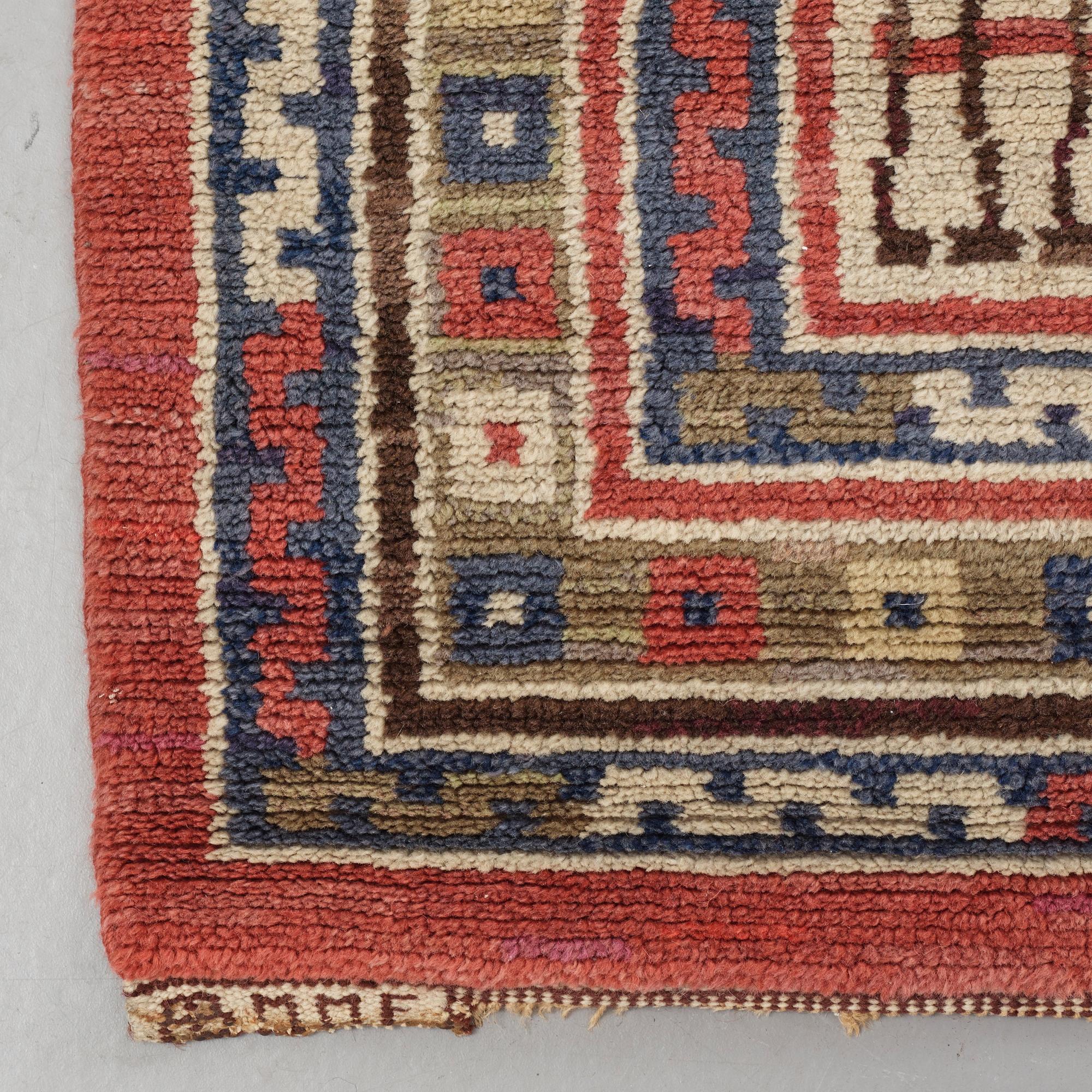 Märta Måås-Fjetterström, Matta, "Röda trädgårdsmattan", flossa, ca 442-448,5 x 360-367 cm, signerad AB MMF.
