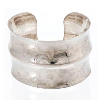 1 armring och 3 ringar, silver, ametist, aventurin och röd sten.