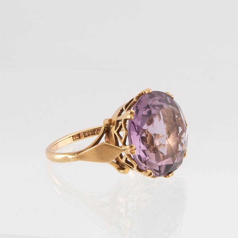 Ring 18K gold with a faceted amethyst, Heribert Engelbert Stockholm 1962.
