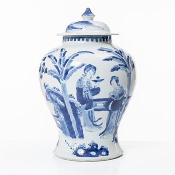 Urna med lock, porslin, Kina, Qingdynastin, 1800-tal.