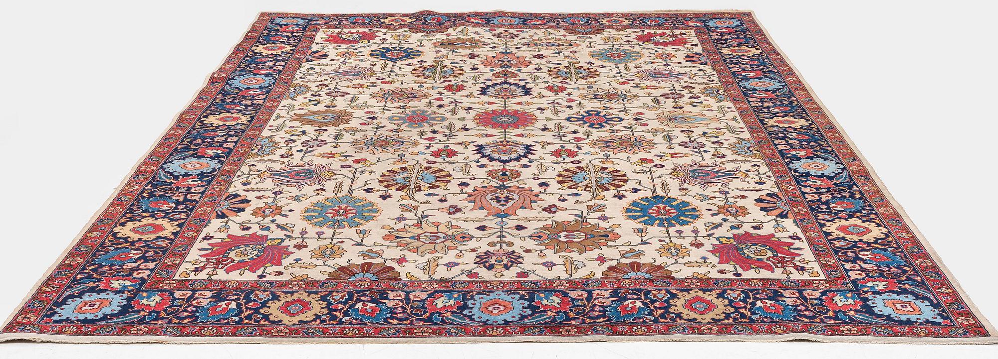 Matta, antik Täbris, Nordvästra Persien, ca 370 x 277 cm.