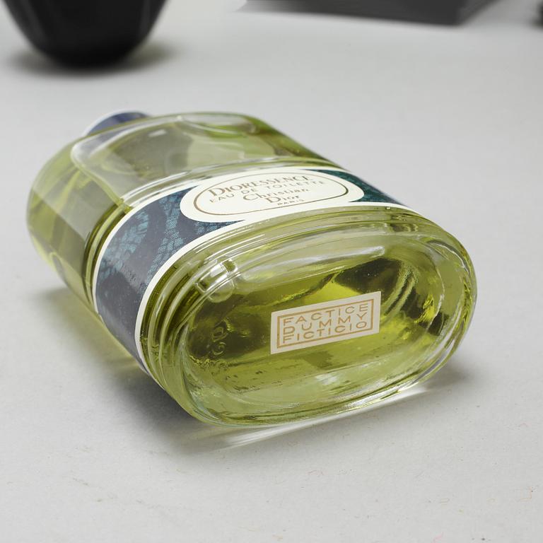 CHRISTIAN DIOR, 12 so called factices and one perfume sample.