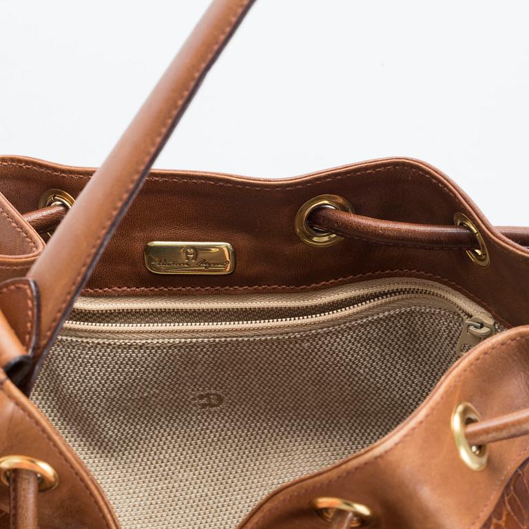 VÄSKA, Etienne Aigner.