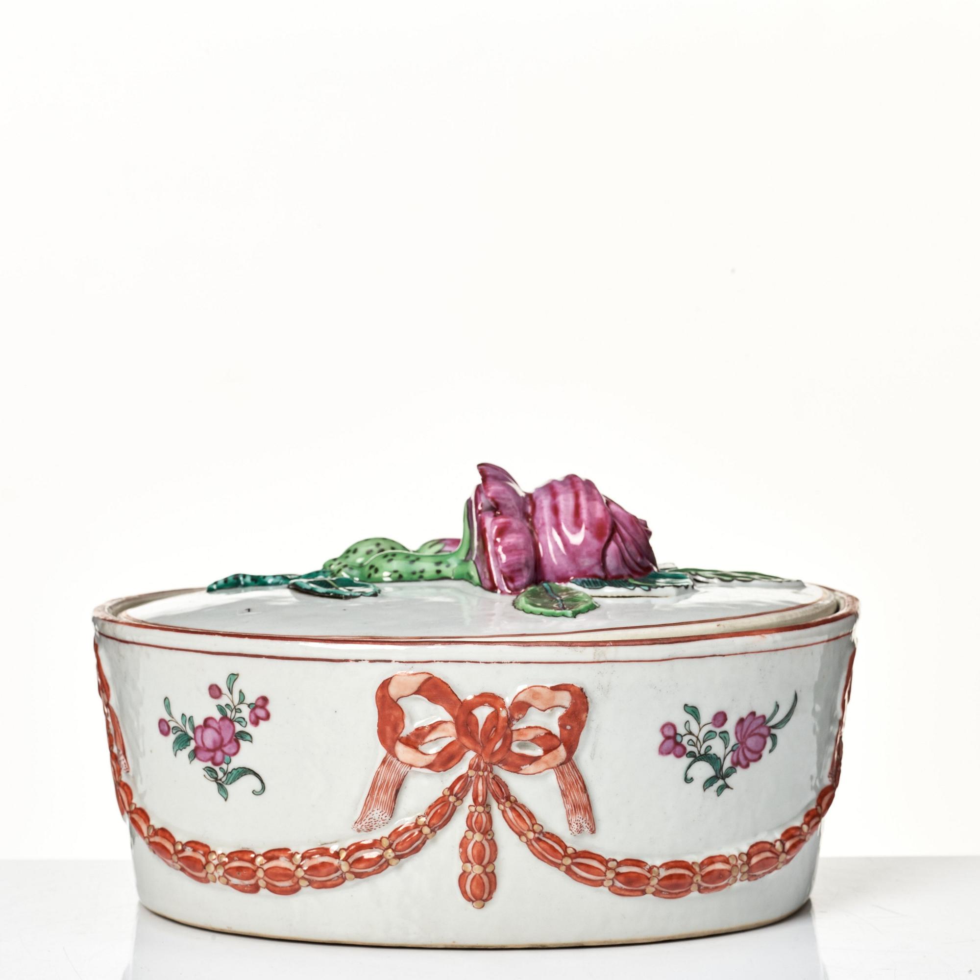 Pastejform med lock och fat, kompaniporslin. Qingdynastin, Jiaqing (1796-1820).