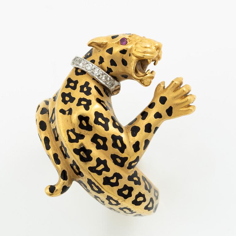 Ring probably by Carrera y Carrera, 18K gold in the form of a panther with enamel and brilliant-cut diamonds.