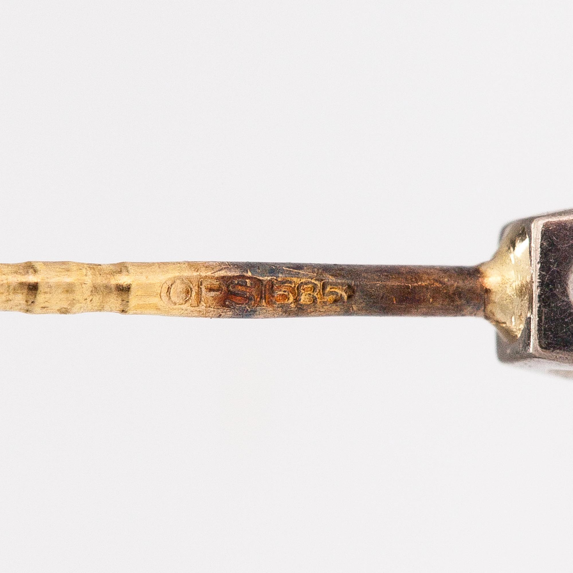 ÖRHÄNGEN, 2 par, 14K guld, diamanter ca 0.40 ct tot. Med certifikat.