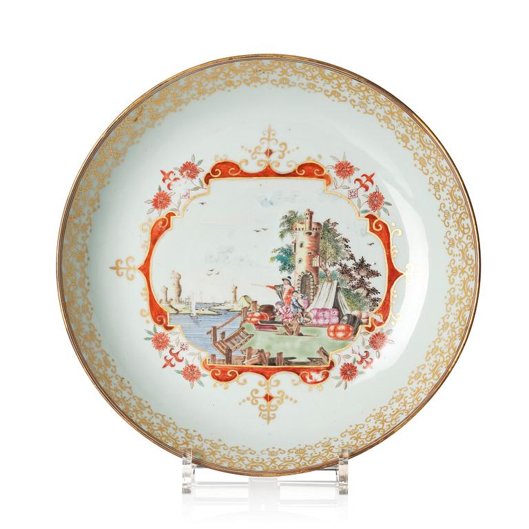 Skålfat, porslin. Qingdynastin, Qianlong (1736-95).