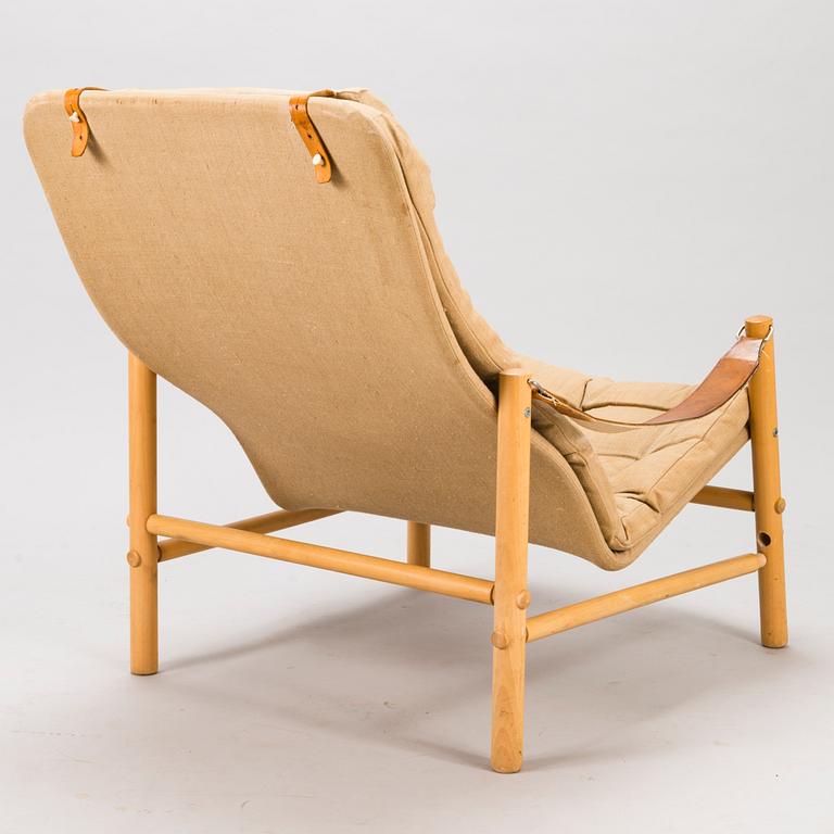 BROR BOIJE, A pair of 'Junker' easy chairs and an ottoman for Dux, Sweden, latter half of the 20th Century.